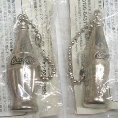 ビニール未開封・未使用品 コカ・コーラ キーホルダー 全4種類 120周年記念メモリアル ボトルコレクション メタリック グッズ 記念品　☆ PayPay(ペイペイ)決済可能 ☆ 札幌市 豊平区 平岸 平岸店の画像