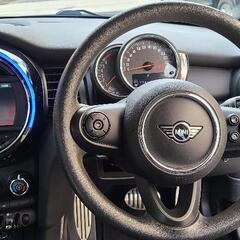 極上車　MINIワン　５ドア　走行１３8００キロ　オーディオディスプレイの画像