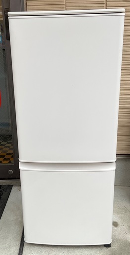 【RKGRE-299】特価！三菱/146L 2ドア冷凍冷蔵庫/MR-P15F-W/中古品/2021年製/当社より近隣無料配達！