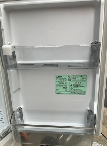 【RKGRE-299】特価！三菱/146L 2ドア冷凍冷蔵庫/MR-P15F-W/中古品/2021年製/当社より近隣無料配達！