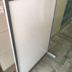 安定脚付きパーテーション　中古　アクリル板不透明タイプ　W800...
