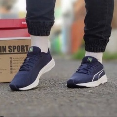 PUMA プーマ　スニーカー