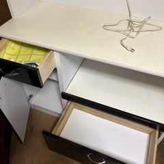 食器棚の画像
