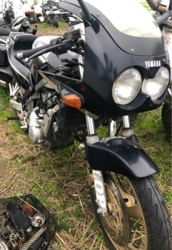ヤマハ　FZR250    書類付レストアベース車