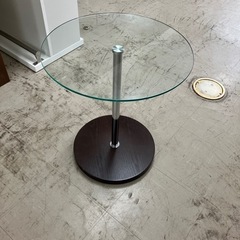 O2403-394 ガラステーブル 円形 キズ汚れぐらつき有り