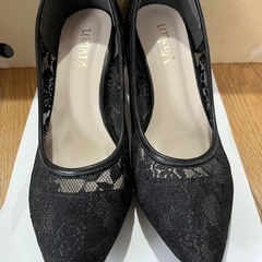 【値下げしました】総レース黒のパンプス