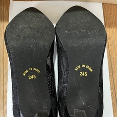 【値下げしました】総レース黒のパンプスの画像