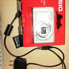 中古　デジタルカメラのバッテリー　CASIO 　取扱説明書・充電器付きの画像