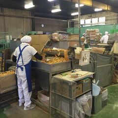 草加工業団地でのあられ製造のお仕事です！自家用車通勤可能！定年70歳です♪の画像