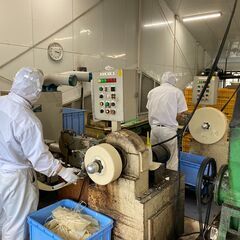 草加工業団地でのあられ製造のお仕事です！自家用車通勤可能！定年70歳です♪の画像