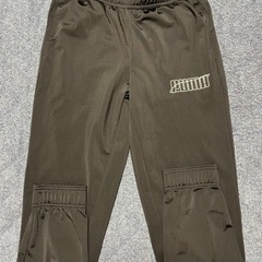 PUMAジャージセットアップの画像