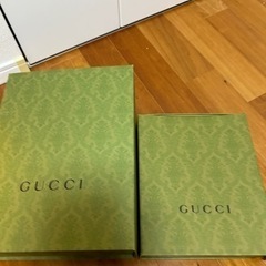 ディズニーのDVDとグッチのケース2点の画像