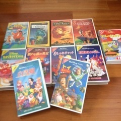 ディズニーのDVDとグッチのケース2点の画像