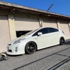 プリウスの右後タイヤパンクしました