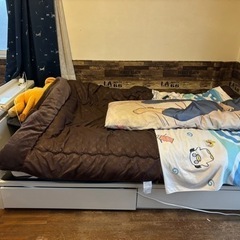 【無料】ベッドフレーム飲み マットレスなし 【急募】