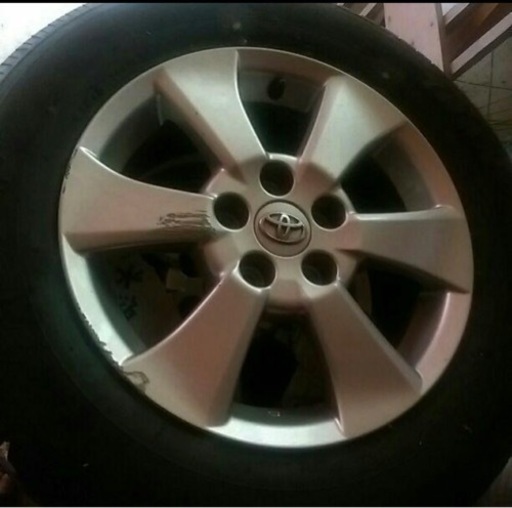 車のパーツ タイヤ、ホイール