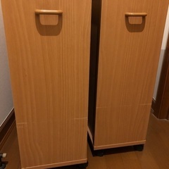 木製キャスター付き収納棚、押し入れも可。2個の画像