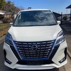 令和4年日産セレナ　e-power ハイウェイスター