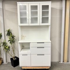 W 16269  NITORI 3枚ガラス扉キッチンボード　食器棚   ◆大阪市内・東大阪市他 5,000円以上ご購入で無料配達いたします！◆ ※京都・高槻・枚方方面◆神戸・西宮・尼崎方面◆奈良方面、大阪南部方面　それぞれ条件付き無料配送あり！            