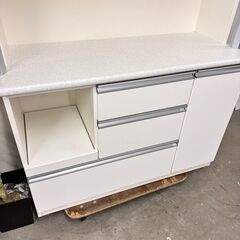 W 16253  NITORI 2枚ガラスキッチンボード　食器棚　ソフトクローズ   ◆大阪市内・東大阪市他 5,000円以上ご購入で無料配達いたします！◆ ※京都・高槻・枚方方面◆神戸・西宮・尼崎方面◆奈良方面、大阪南部方面　それぞれ条件付き無料配送あり！            