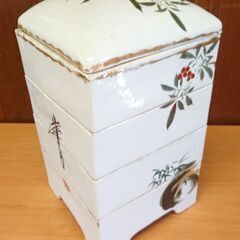 当時物 陶器 四段重 インテリアなどにいかがでしょうか。の画像