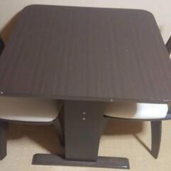 ダイニングテーブルセット（椅子二脚付き）お譲りします。