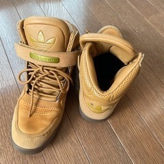 adidas靴の画像