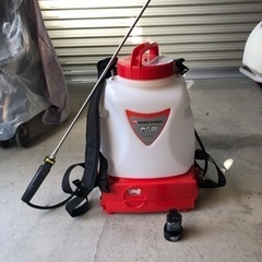 新品！丸山のバッテリー動噴 マキタの充電器と電池2個付きのセット品です