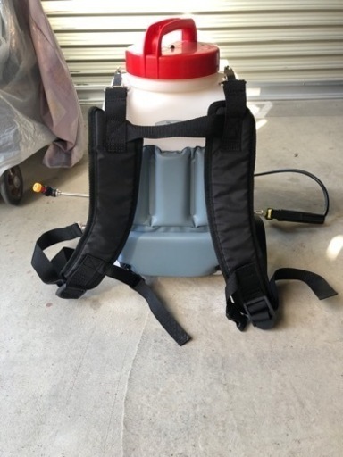 新品！丸山のバッテリー動噴 マキタの充電器と電池2個付きのセット品です