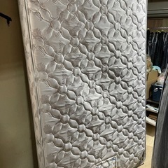 ☆ほぼ新品☆家具 寝具 マットレス　シモンズ　ゴールデンバリュー　