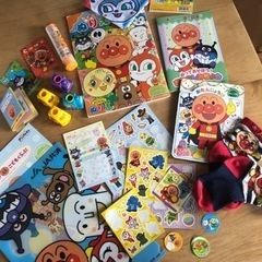アンパンマン 塗り絵　靴下　電車
