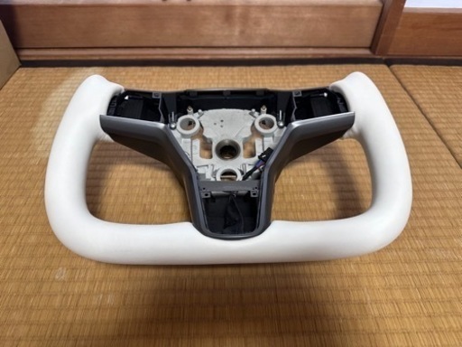 （新品）テスラ　モデルY ヨークハンドル（ヒーター付）