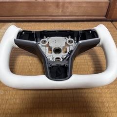 （新品）テスラ　モデルY ヨークハンドル（ヒーター付）