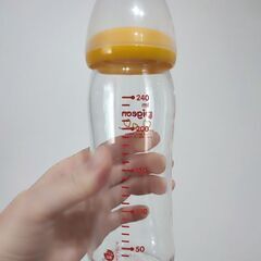 新品に近い!ピジョン哺乳瓶240mlの画像