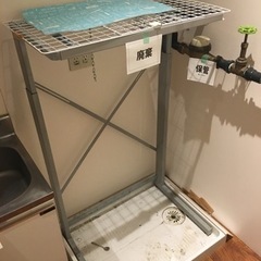 洗濯機の上に物を置けるようにする台