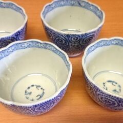  時代を感じる蛸唐草文様がきれいな器です。の画像