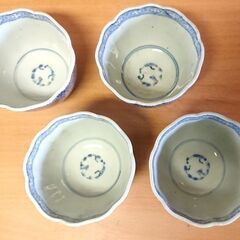  時代を感じる蛸唐草文様がきれいな器です。の画像