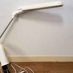 タッチ式デスクライト_強力な明るさ_紙の作業に抜群_定価4169...