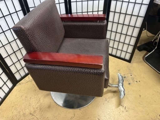 スタイリングチェア　バーバーチェア　椅子　美容室　理容室　革製
