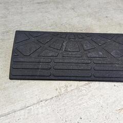 （決まりました）車用　ゴム製　段差プレート　60cm×9.5cm×25cmの画像