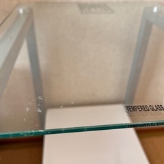 ガラスのサイドテーブルの画像