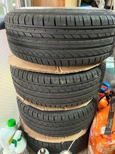 車のパーツ タイヤ、ホイール