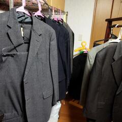 スーツ上下500円（試着してから決めてください）