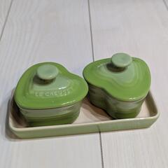 美品　ル・クルーゼ　プチ・ラムカン・ダムール・セット　蓋付き 耐熱 容器の画像