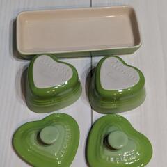 美品　ル・クルーゼ　プチ・ラムカン・ダムール・セット　蓋付き 耐熱 容器の画像