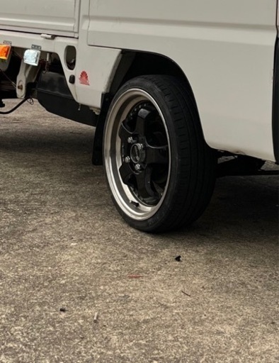 車のパーツ タイヤ、ホイール