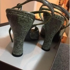 プラダ パンプス  size37.5  未使用の画像