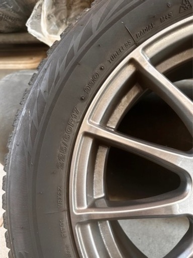 車のパーツ タイヤ、ホイール