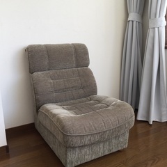 商談中　カリモク製ソファー1脚