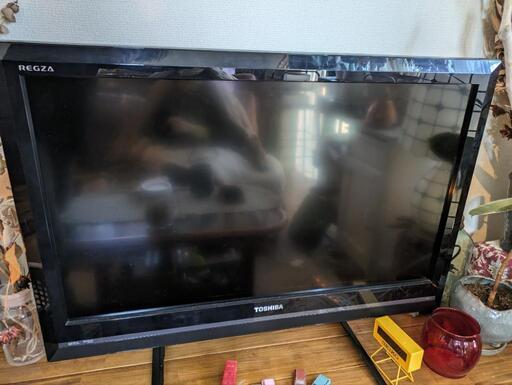 2010年製　東芝　レグザ　液晶テレビ　REGZA R1 32R1